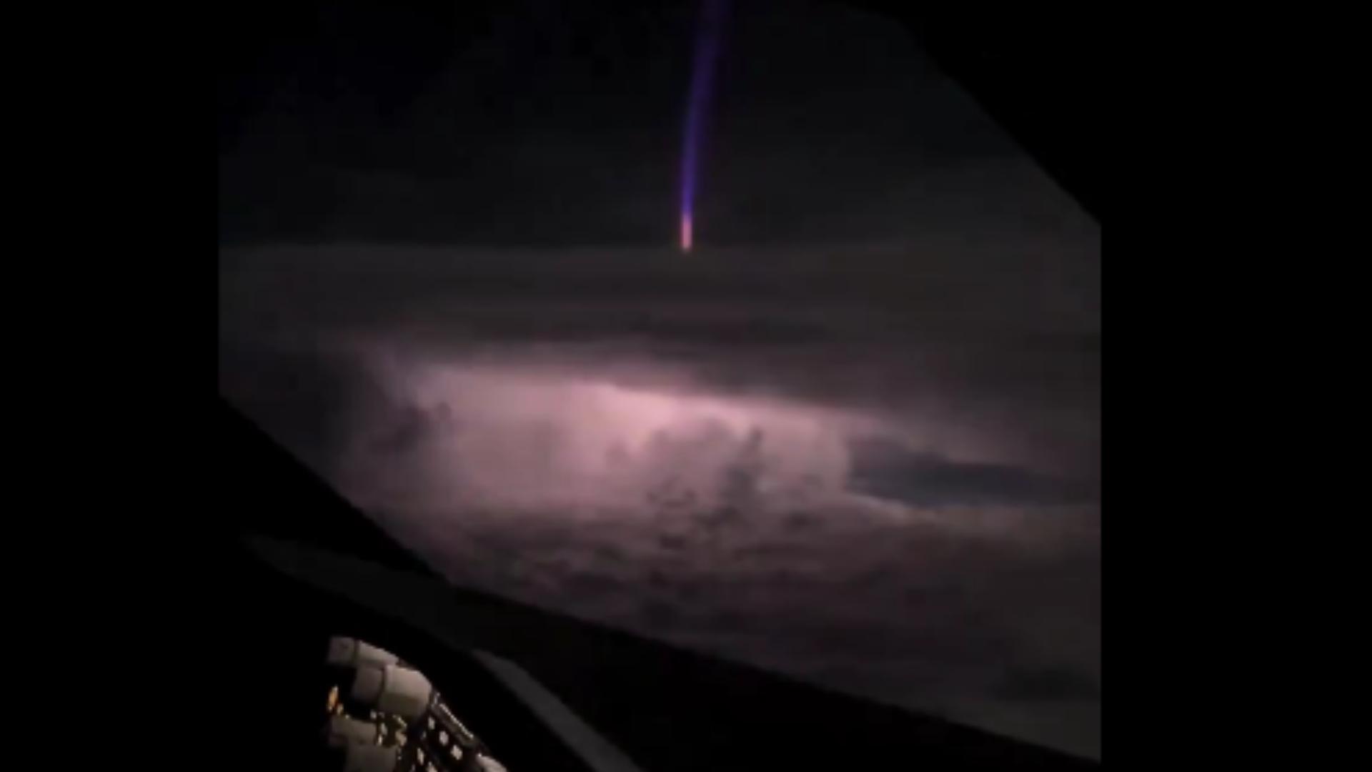 Captan en Video un ‘Gigantic Jet’, Descarga Eléctrica Atmosférica Extremadamente Rara