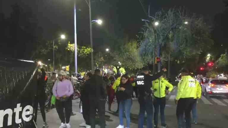 Ciclistas contra Licencia Permanente en CDMX Bloquean Insurgentes; Afectan L1 del Metrobús