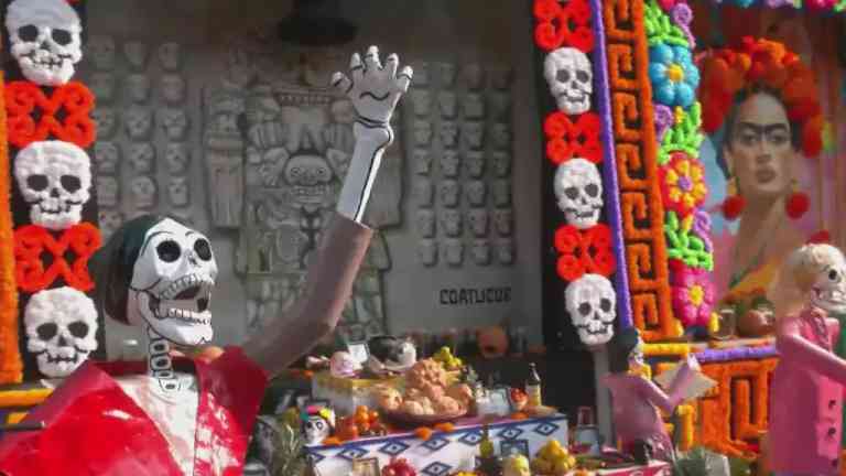 Altar de Día de Muertos en Coyoacán 2024, Un Hermoso Homenaje a las Mujeres, CDMX