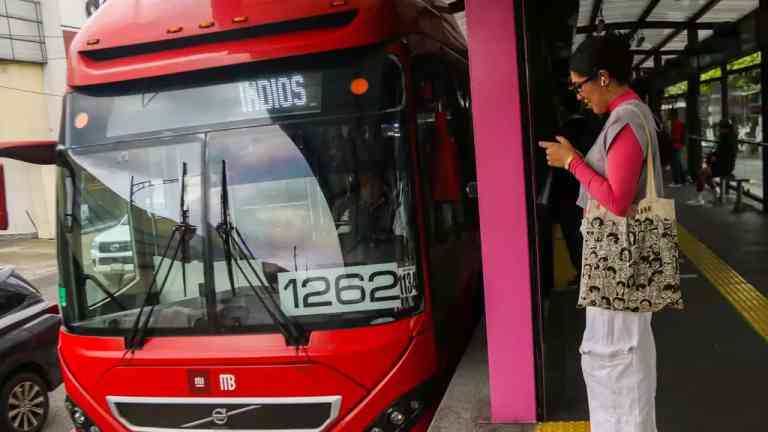 Ruta de la L7 del Metrobús Tendrá Modificaciones por Desfile de Día de Muertos, en CDMX