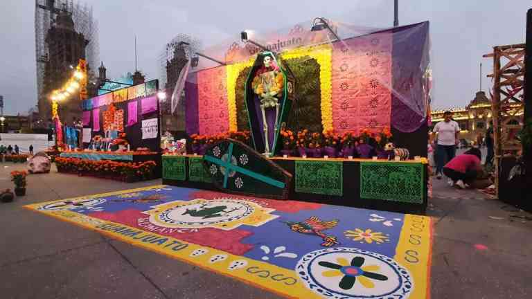 Inauguran Ofrenda Monumental en Zócalo CDMX