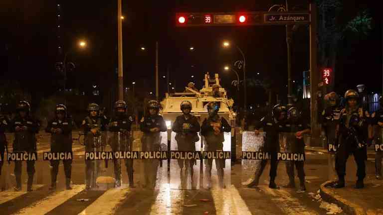 Perú: Tensión y Violencia Durante Enfrentamientos