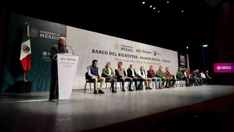 AMLO Se Reúne con Funcionarios del Banco del Bienestar