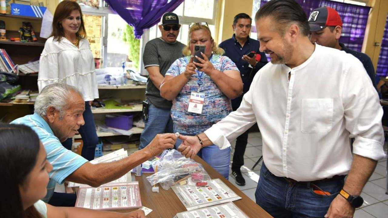 Lenin Pérez, Candidato del PVEM, Vota en Coahuila en las Elecciones 2023