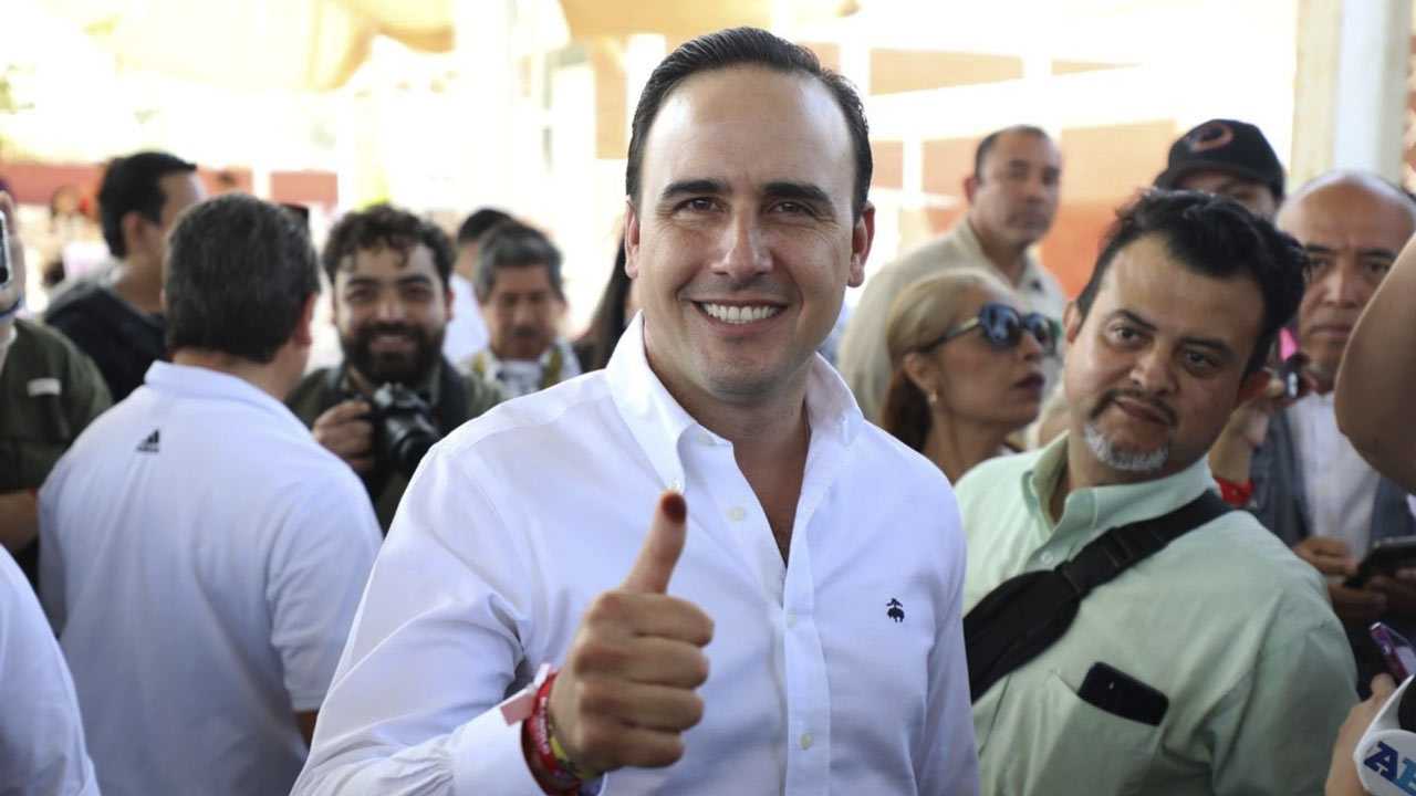 Manolo Jiménez Salinas, Candidato Gobernador, Vota en Saltillo