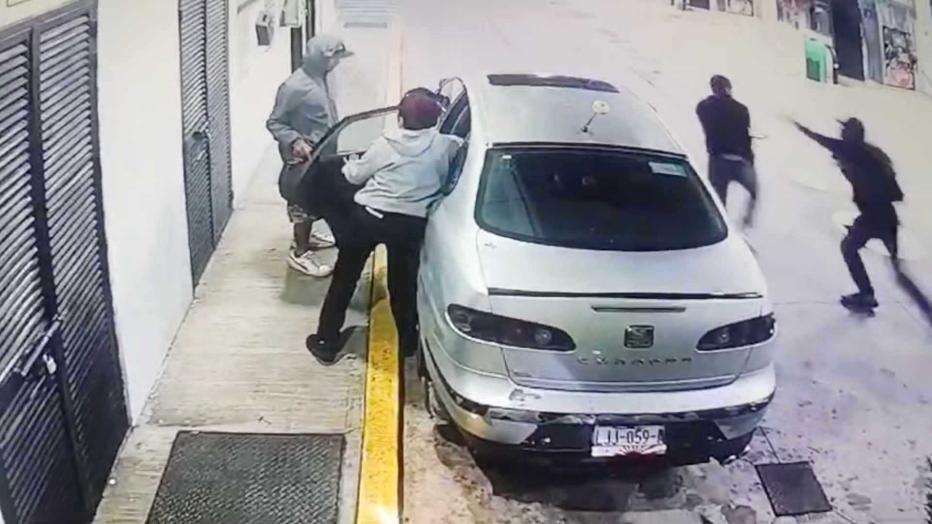 Hombres Asaltaron Gasolinera en Querétaro