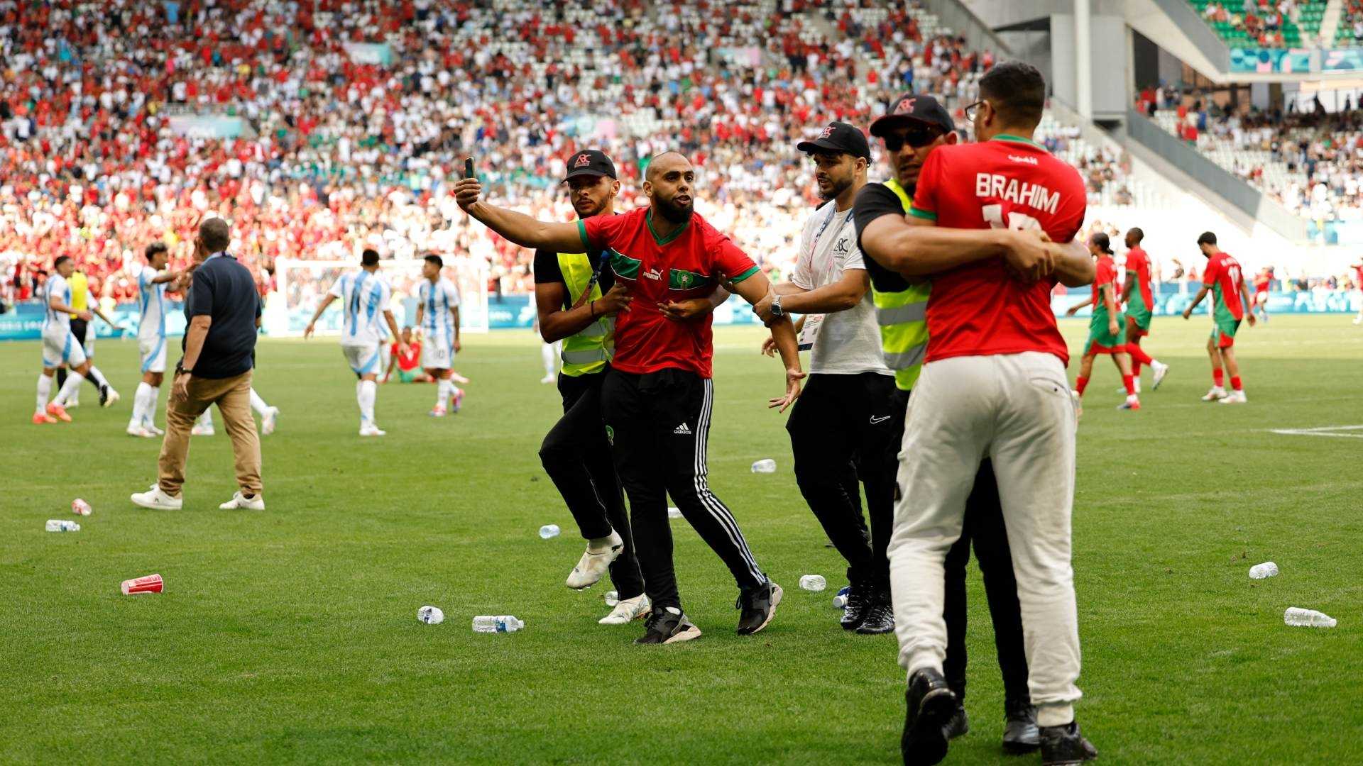 Autoridades argentinas lamentaron lo sucedido con sus jugadores en el inicio del torneo de futbol en París 2024. Foto Reuters