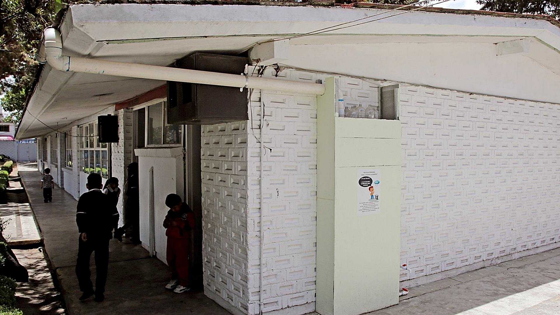 Escuela en Edomex Construye Novedoso Sistema para Captar Agua de Lluvia: Así es el ‘ECO-Muro’