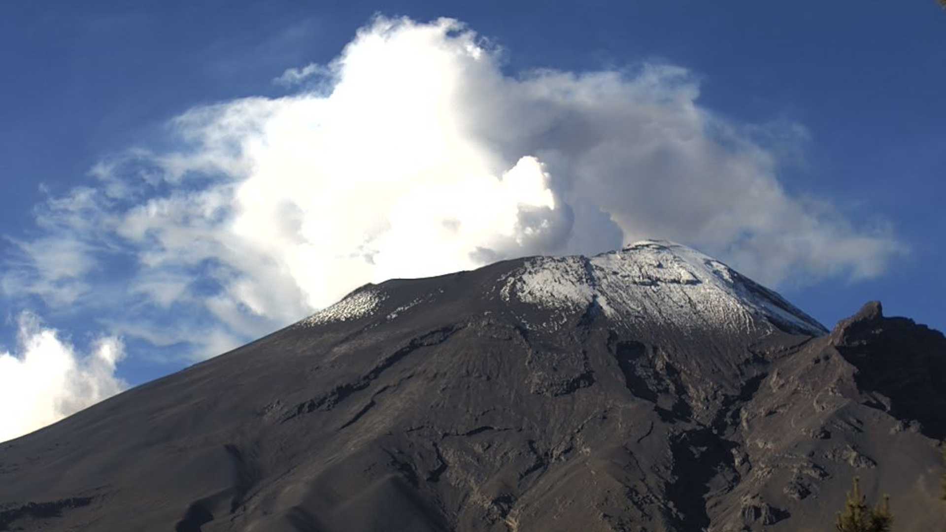 Detectan Hoy Dos Sismos y Emisión de Gases en el Volcán Popocatépetl: Ceniza Podría Caer en CDMX