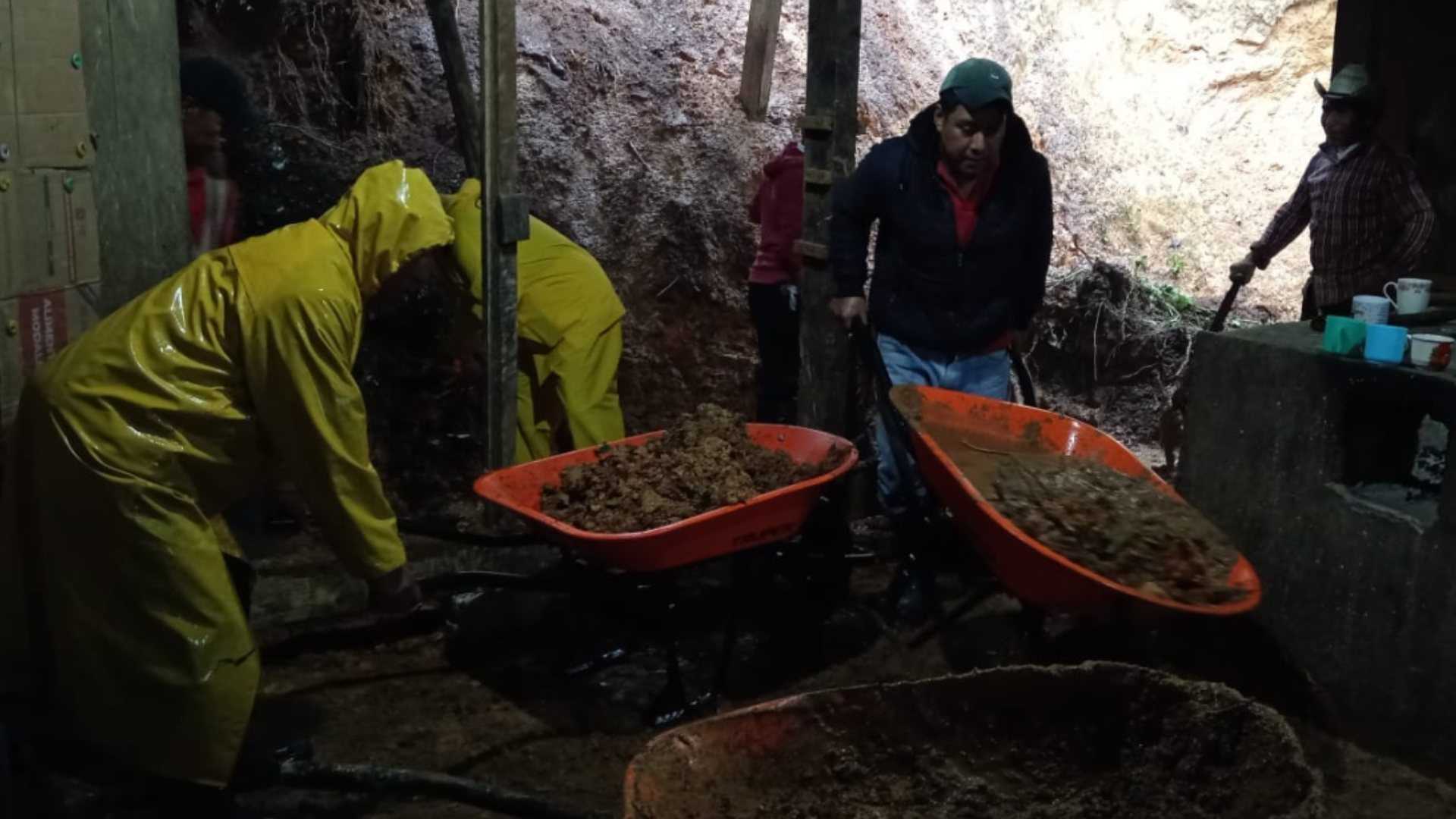 La lluvia no ha cedido en las altas montañas de Veracruz, a se cumplieron más de 18 horas de lluvias continuas.