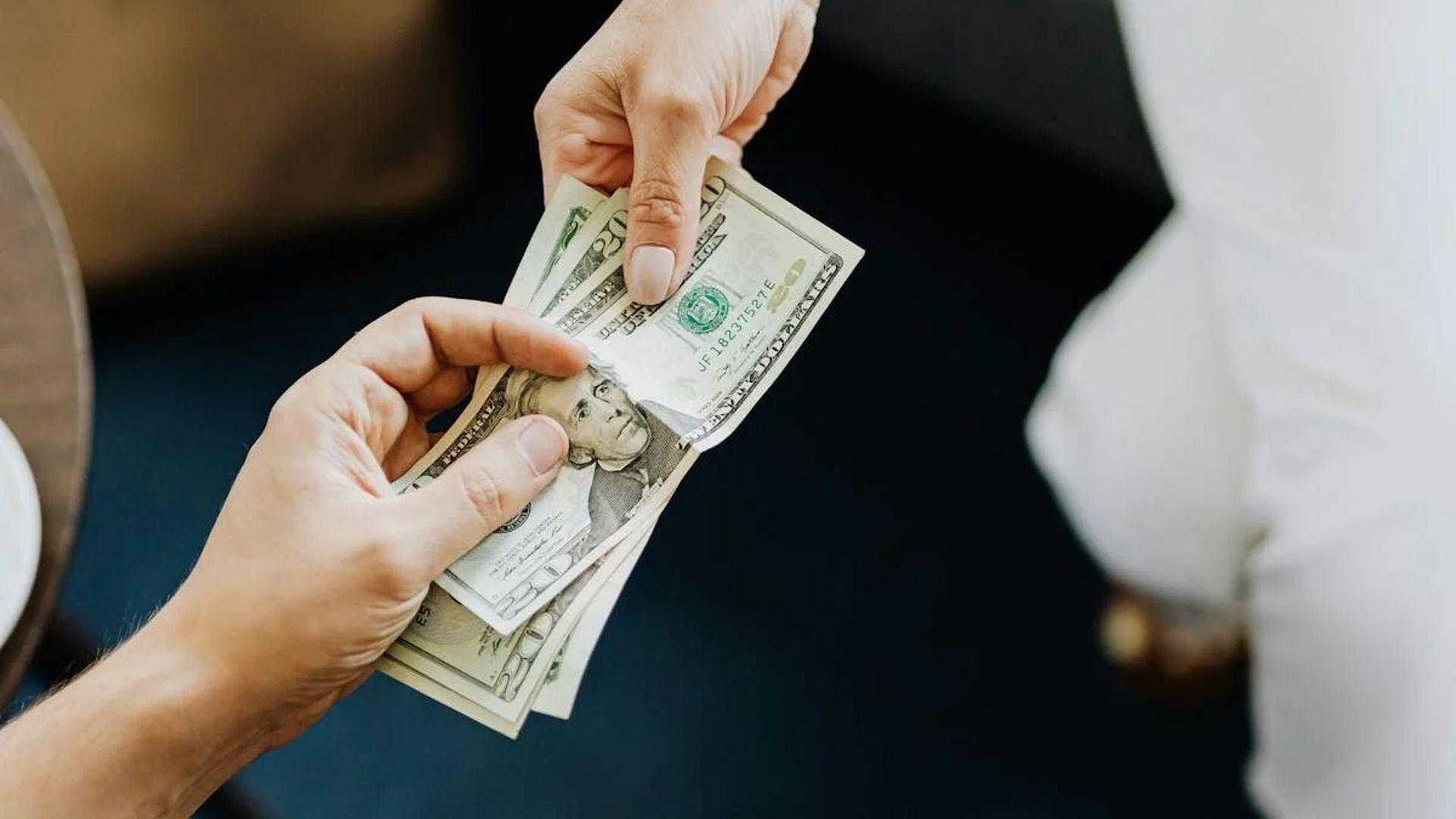 Economistas Advierten Sobre un Posible Incremento en el Precio del Dólar