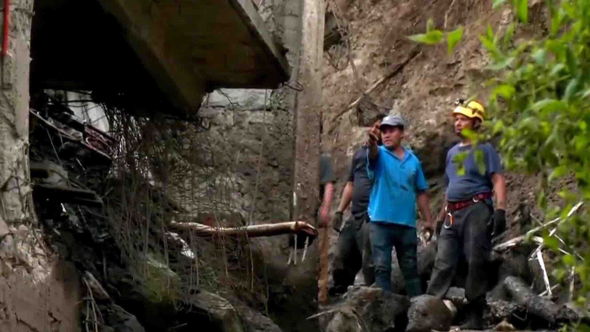 Foto: Suman 4 Muertos, entre ellos una Bebé, por el deslave en Jilotzingo, Edomex