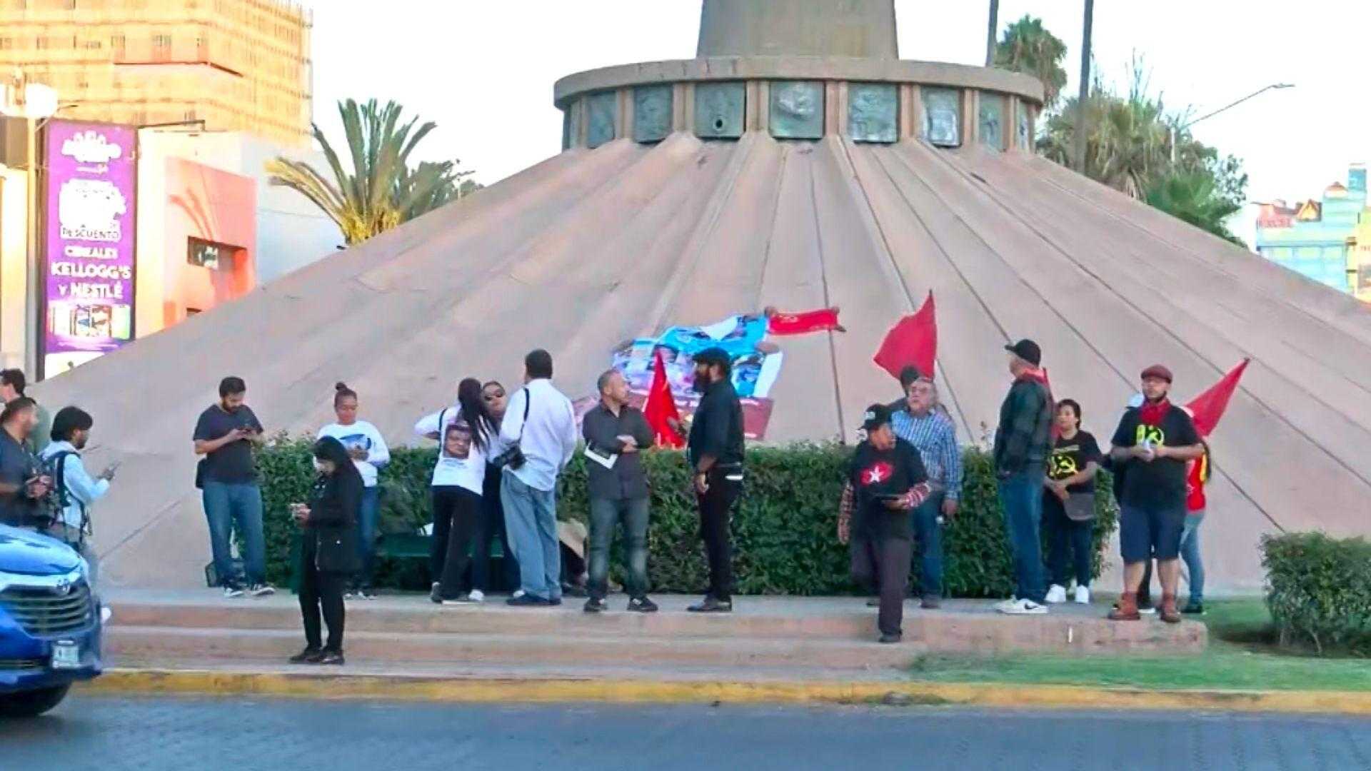 Tijuana se Suma Marcha por 10 Años de los 43 Desaparecidos de Ayotzinapa