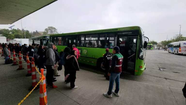 Decenas de mexiquenses experimentaron retrasos para llegar a sus trabajos por las obras de remodelación de la Línea 1 del Metro CDMX