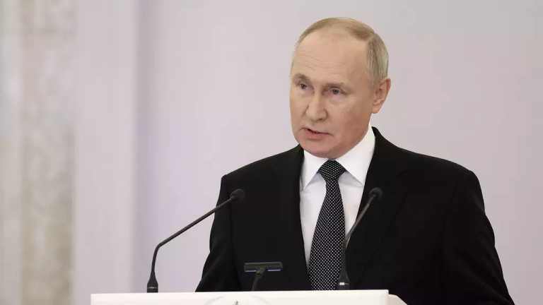 El presidente ruso, Vladímir Putin, comunicó hoy, 8 de diciembre de 2023, a militares condecorados en el Kremlin que buscará la reelección en los comicios de 2024