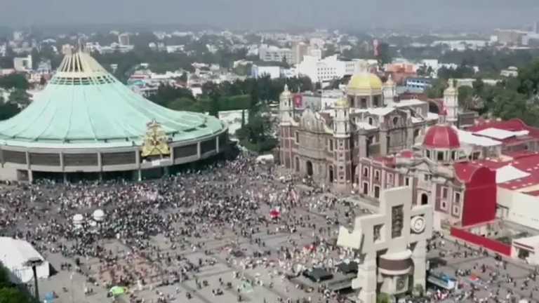 Peregrinos que estaban en la Basílica de Guadalupe escucharon un crujido durante los tres microsmiso ocurridos esta mañana, sin embargo, no se reportan afectaciones