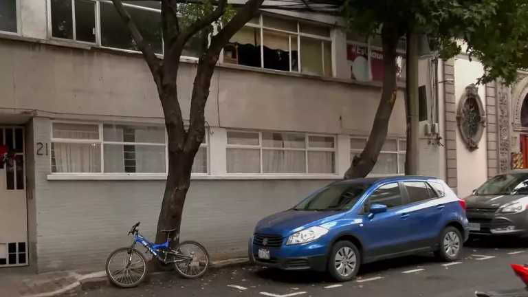 Un edificio de cuatro pisos en Insurgentes Mixcoac registró daños tras los tres microsismos registrados en Álvaro Obregón, CDMX