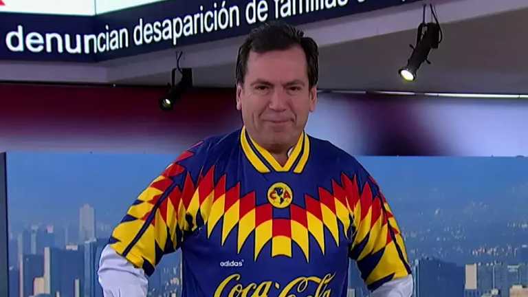 El conductor Lalo Salazar se puso la playera del América en Despierta, ya que pagó una apuesta a Danielle Dithurbide tras perder los Tigres contra las Águilas en el Estadio Azteca