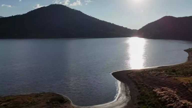 Así es como agoniza la presa Miguel Alemán en Valle de Bravo, es parte de las crisis de agua que enfrenta el Valle de México. Ambientalistas exigen soluciones a las autoridades