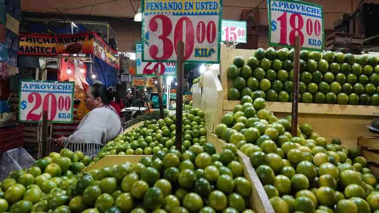 La economía mexicana creció 2.4% en el cuarto trimestre de 2023 respecto al mismo lapso del 2022, de acuerdo con la estimación oportuna del PIB que publicó el INEGI esta mañana, detalló que en 2023, la economía de nuestro país creció 3.1% a tasa anual