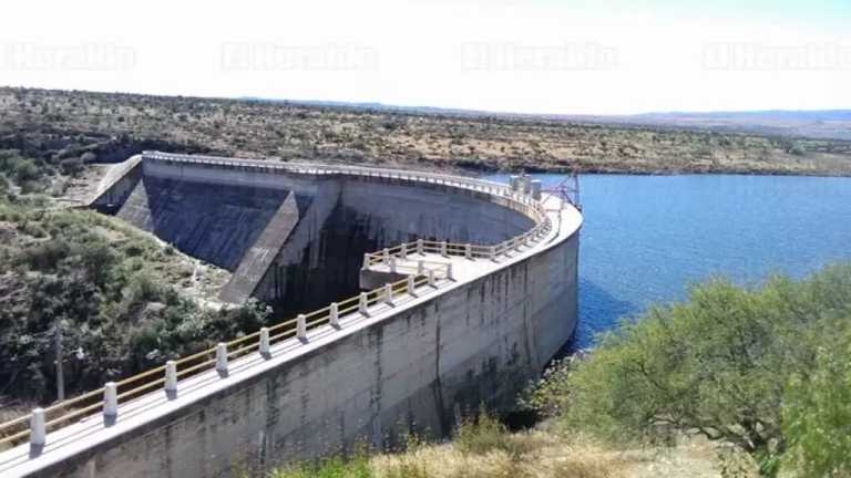 Habitantes de la ciudad de Aguascalientes sufren por el desabasto del agua por una red de distribución en malas condiciones y los desarrollos inmobiliarios