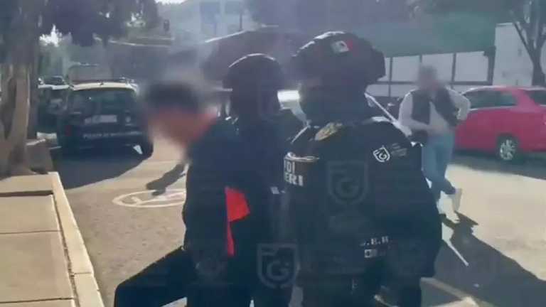 En CDMX, el sujeto que, semidesnudo, acosa a una joven en calles de la alcaldía Miguel Hidalgo fue liberado por falta de una denuncia en su contra