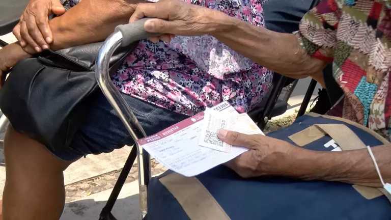 Cada bimestre, adultos mayores de 65 años, pueden recibir un monto de 4 mil 800 pesos, como parte del programa social Pensión para el Bienestar.