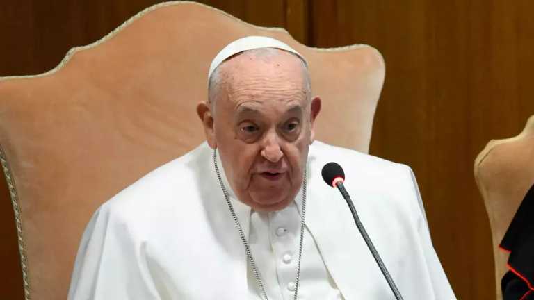 El papa Francisco habló sobre la ideología de género, a la que calificó como el "peligro más feo" de la actualidad, por anular las diferencias entre hombres y mujeres