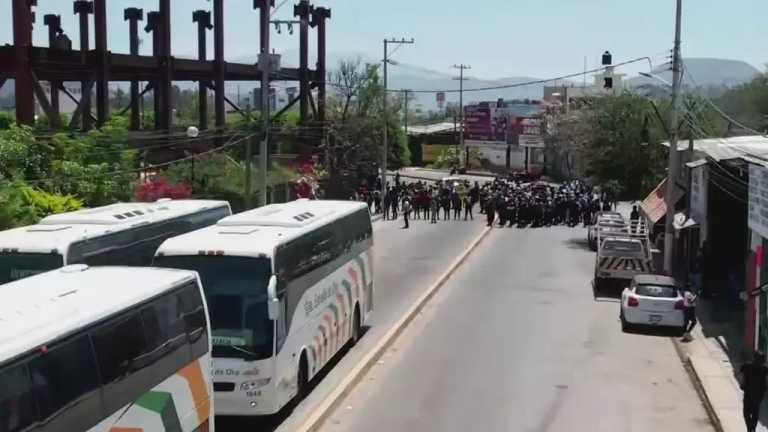 Este viernes fue desalojado el Congreso de Guerrero por una protesta de normalistas de Ayotzinapa, por la muerte del joven Yanqui Khotan; exigen justicia. En la zona no hay presencia policiaca