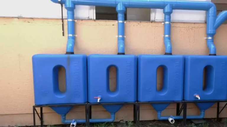 La organización Isla Urbana, creó un programa para instalar captadores de agua de lluvia en las escuelas, con los que recolectan hasta 10 mil litros durante un día; así funcionan