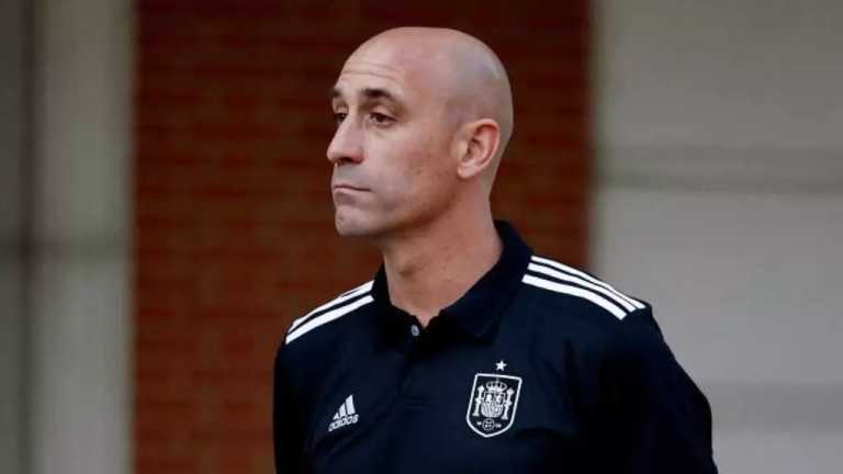 La Fiscalía solicita una pena de dos años y medio de prisión para el expresidente de la Federación Española de Fútbol, Luis Rubiales, por el beso no consentido que dio a la jugadora Jenni Hermoso