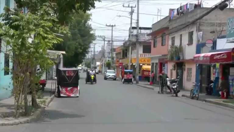 Sujetos a bordo de una motocicleta balearon a un hombre en la colonia Pradera, en la alcaldía Gustavo A. Madero, cuando salía de una panadería. Se trataría de un asalto