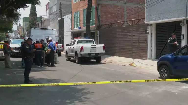 Un trabajador de la construcción perdió la vida hoy 3 de mayo, Día de la Santa Cruz, en la colonia Ex Ejidos de Santa Úrsula, Coapa, en la alcaldía Coyoacán, de CDMX. La zona está cerrada