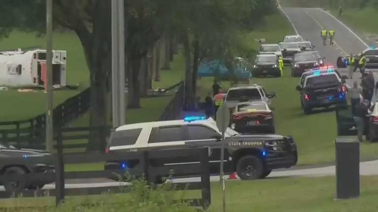 Un autobús que transportaba trabajadores migrantes se accidentó esta mañana en Florida, Estados Unidos, hay al menos ocho muertos y 45 heridos