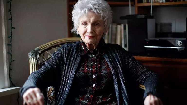 La escritora Alice Munro, premio Nobel de Literatura en 2013 y considerada como ‘La Chéjov de Canadá", falleció a los 92 años