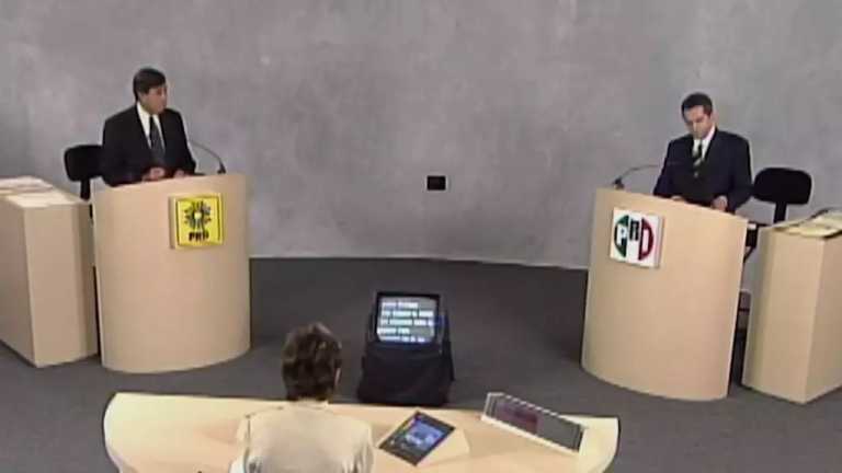 El primer debate para la jefatura de gobierno del entonces Distrito Federal se realizó en 1997; los candidatos fueron Cuauhtémoc Cárdenas por el PRD, Alfredo del Mazo por el PRI y Carlos Castillo Peraza por el PAN