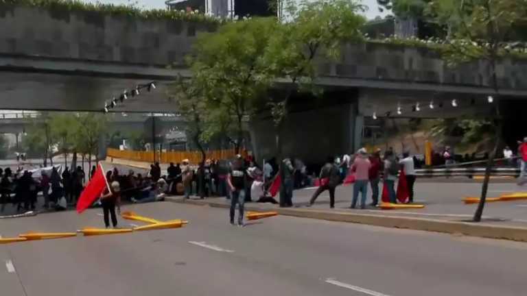 El dron de N+ captó imágenes aéreas del bloqueo de integrantes de la CNTE en Circuito Interior y Paseo de la Reforma, en la CDMX