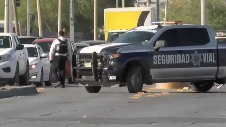 Un accidente vial ocurrió en la mañana del miércoles en la Avenida de las Torres, de Ciudad Juárez, cobrando la vida de un adulto y su hijo de apenas seis años.