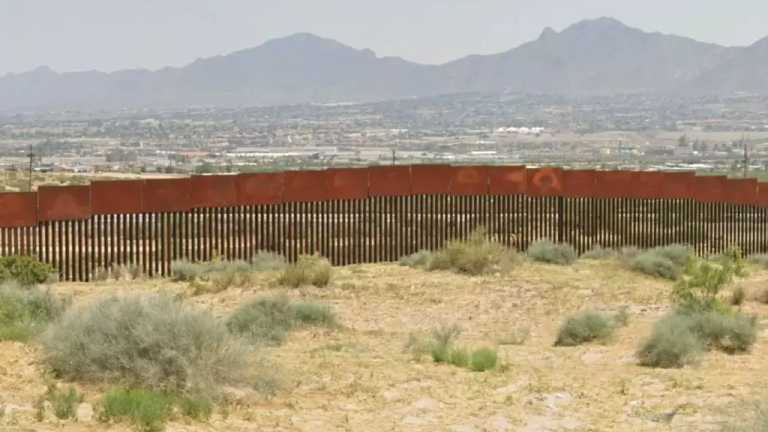 Un migrante salvadoreño, de 36 años, falleció tras caer desde una altura de nueve metros al intentar cruzar el muro fronterizo en Anapra.