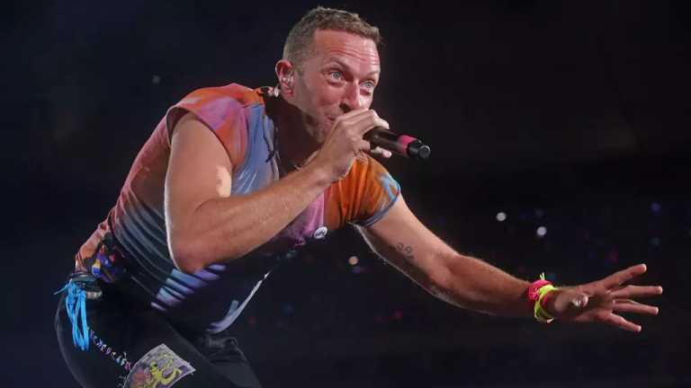 Coldplay estrenó ‘Feels like im falling in love’, su nuevo canto al amor, compuesto por Guy Berryman, Jonny Buckland, Will Champion y Chris Martin, cuatro de los cinco integrantes del grupo