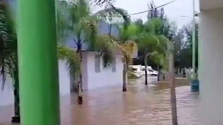 Protección Civil confirma la muerte de una persona arrastrada por la corriente del río Grande, en Oaxaca, en la región de la mixteca. Se trataría de la primera por el temporal de lluvias