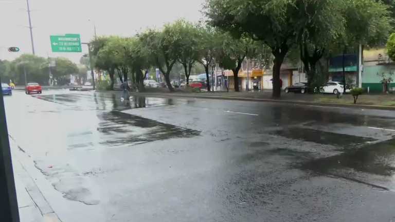 Autoridades de Protección Civil de la CDMX activan doble alerta por lluvias esta tarde, hay Alerta Naranja en seis alcaldías y Amarilla en otras diez