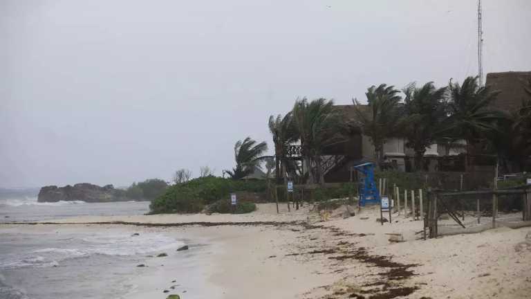 La presidenta municipal de Felipe Carrillo Puerto, Mary Hernández, confirmó que el municipio se encuentra en calma tras el paso del huracán Beryl. Dijo que son pocas lluvias aunque están alerta por el fenómeno. No hay reporte de personas fallecidas