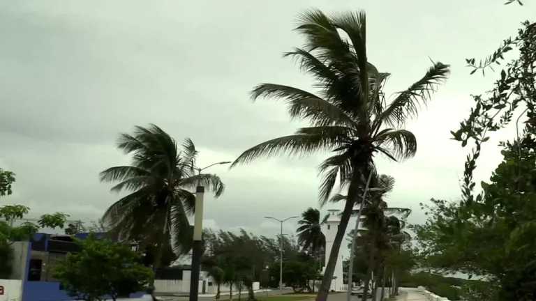 El gobernador de Yucatán, Mauricio Vila, informó que hasta el momento hay saldo blanco por Beryl, dijo que el huracán aún no entra en territorio yucateco, pero ya se sienten sus efectos, por lo que hay Alerta Roja