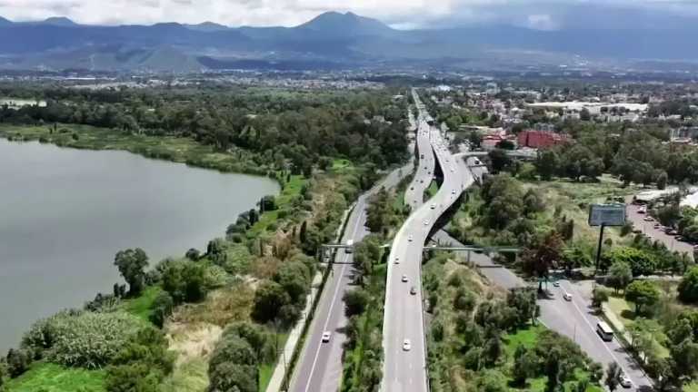 Los especialistas señalan que el humedal de Cuemanco ha sufrido daños a raíz de la construcción de un puente vehicular, por lo que piden que se atienda el caso