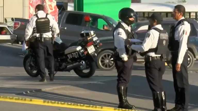 La mañana del viernes, una mujer y un agente de la Secretaría de Seguridad Pública Estatal fueron arrollados por la pareja sentimental de la mujer en un aparente arranque de celos.