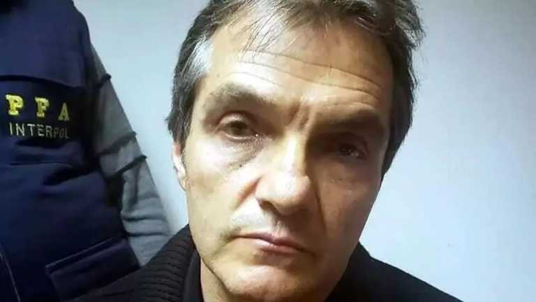 La Fiscalía de la CDMX notificó a Carlos Ahumada para que se presente voluntariamente ante un juez. El empresario aún debe cumplir un año, 10 meses y 23 días de prisión por fraude genérico