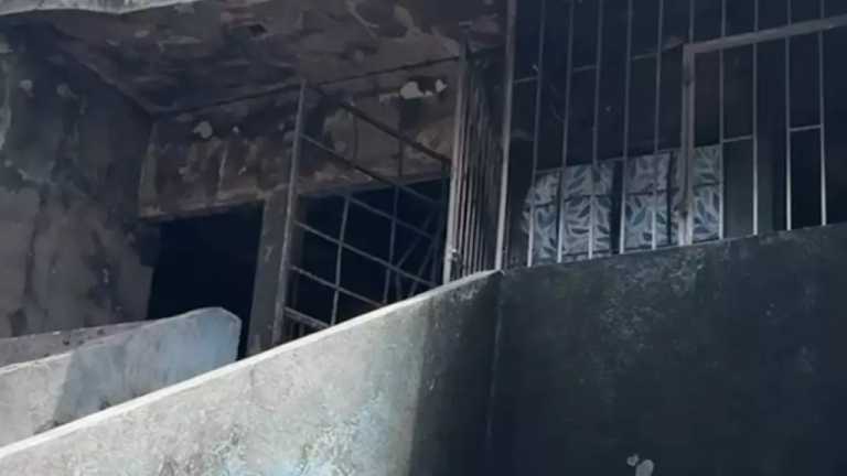 Un presunto corto circuito provocó un incendio al interior de un domicilio en Río Medio 4, en la zona norte de la ciudad de Veracruz, donde 4 viviendas quedaron reducidas a cenizas.