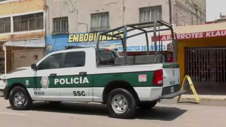 Comerciantes de la colonia Defensores de la República, alcaldía Gustavo A. Madero, denuncian un asalto cometido por al menos 15 personas de nacionalidad extranjera, armados con machetes