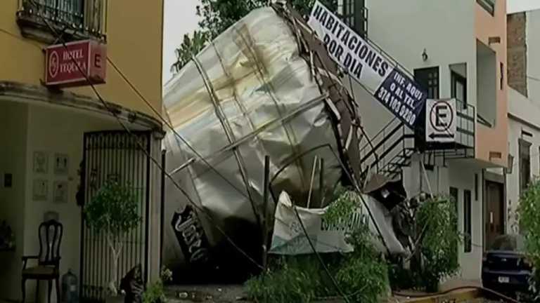 Así amaneció la zona de la explosión en la fábrica José Cuervo, que dejó cinco muertos la tarde de ayer en Tequila, Jalisco